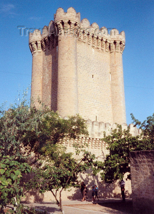 azer30: Azerbaijan - Mardakan / Mardakyan - Baki Sahari: Square tower - fortress - photo by M.Torres - (c) Travel-Images.com - Stock Photography agency - Image Bank