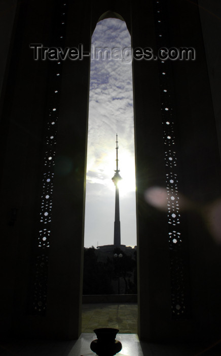 azer301: Azerbaijan - Baku: Martyrs' monument, sun and TV tower - Shahidlar Hiyabany - photo by M.Torres - (c) Travel-Images.com - Stock Photography agency - Image Bank