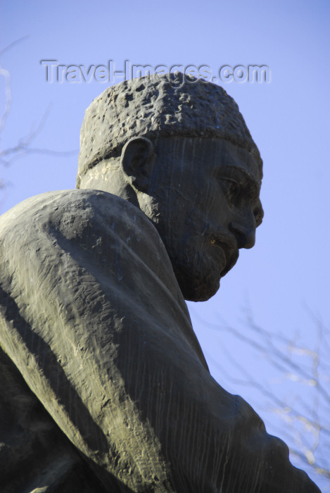 azer302: Azerbaijan - Baku: statue of Mirza Sabir - satirical poet, he sits near the Academy of Sciences - statue by J. Garyagry - photo by M.Torres - (c) Travel-Images.com - Stock Photography agency - Image Bank