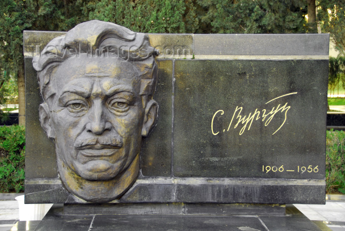 azer307: Azerbaijan - Baku: tomb of poet Samad Vurgun - Honour cemetery - photo by M.Torres - (c) Travel-Images.com - Stock Photography agency - Image Bank