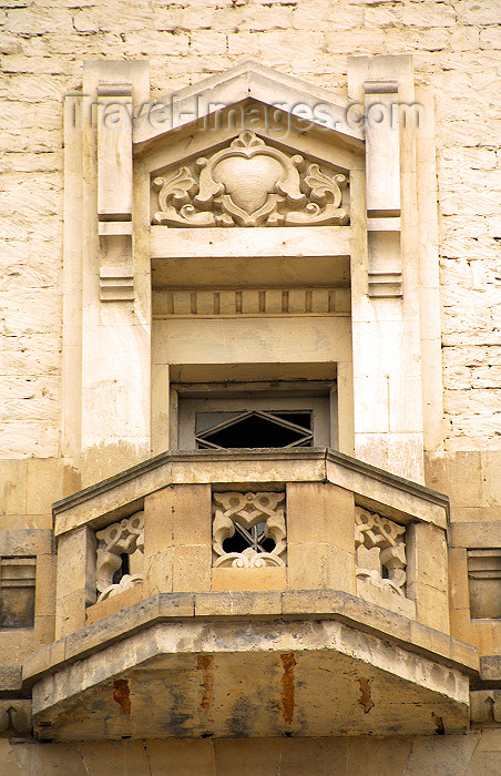 azer33: Azerbaijan - Baku: old building of the train station - balcony with heart - lovers balcony - Jafar Jabbarli sq. (photo by M.Torres) - (c) Travel-Images.com - Stock Photography agency - Image Bank