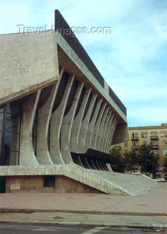azer34: Azerbaijan - Baku / Baki: Republic Palace named after Heydar Aliyev (former Lenin palace of culture) - Bul-Bul av. - photo by M.Torres - (c) Travel-Images.com - Stock Photography agency - Image Bank