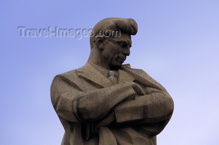 azer350: Azerbaijan - Baku: Jafar Jabbarli statue, Azerbaijani playwright, poet, director and screenwriter - sculpted by Mirali Mirkasymov (photo by M.Torres) - (c) Travel-Images.com - Stock Photography agency - Image Bank