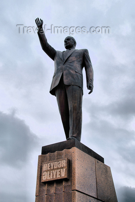 azer351: Azerbaijan - Baku: Heydar Aliyev monument near Fizuli street - personality cult, Azeri style - art - photo by M.Torres - (c) Travel-Images.com - Stock Photography agency - Image Bank