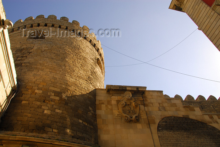 azer353: Azerbaijan - Baku: walls of the old city - UNESCO world heritage - photo by Miguel Torres - (c) Travel-Images.com - Stock Photography agency - Image Bank