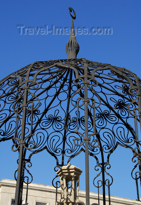 azer355: Azerbaijan - Baku: Zodiac fountain - cast iron decoration - photo by M.Torres - (c) Travel-Images.com - Stock Photography agency - Image Bank