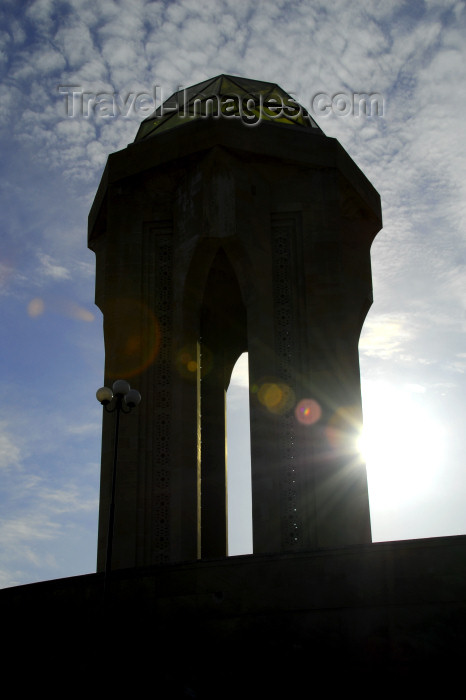 azer362: Azerbaijan - Baku: Martyrs' monument - silhouette - sun - Shahidlar Hiyabany - photo by M.Torres - (c) Travel-Images.com - Stock Photography agency - Image Bank