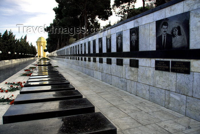 azer366: Azerbaijan - Baku: Black January victims graves and Martyrs' monument on Martyrs' Lane - Shahidlar Hiyabany - photo by M.Torres - (c) Travel-Images.com - Stock Photography agency - Image Bank