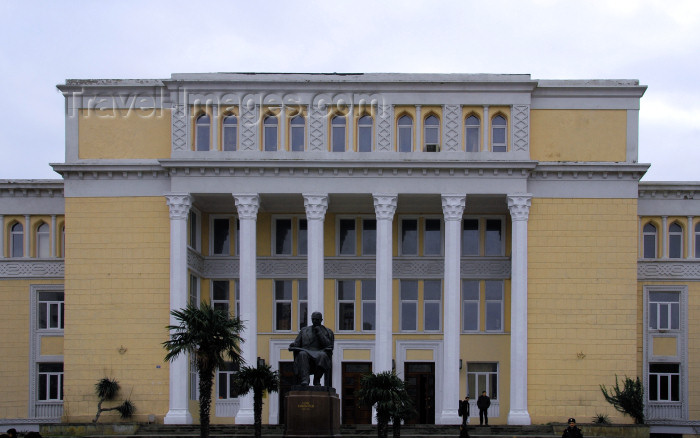 azer37: Azerbaijan - Uzeir Hadjibeckov Conservatoire - architect: Mikayil Useynov - photo by M.Torres - (c) Travel-Images.com - Stock Photography agency - Image Bank