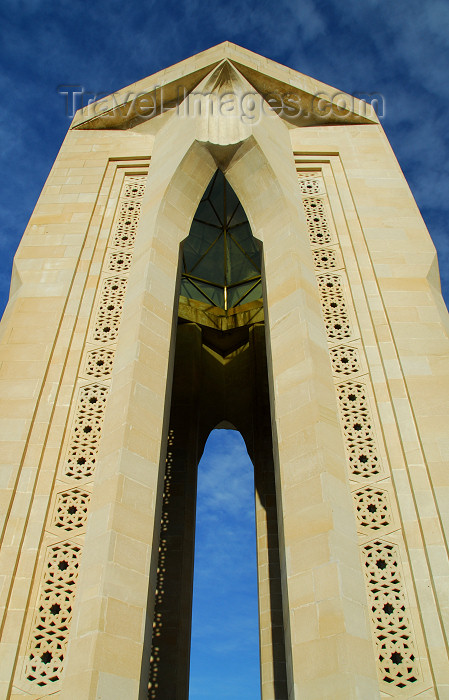 azer370: Azerbaijan - Baku: Martyrs' monument - Nakhichevan tomb style - Shahidlar Hiyabany - photo by M.Torres - (c) Travel-Images.com - Stock Photography agency - Image Bank