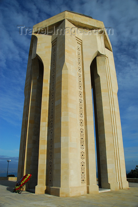 azer372: Azerbaijan - Baku: Martyrs' monument - Nakhichevan tomb style - view at 3/4 - Shahidlar Hiyabany - photo by M.Torres - (c) Travel-Images.com - Stock Photography agency - Image Bank