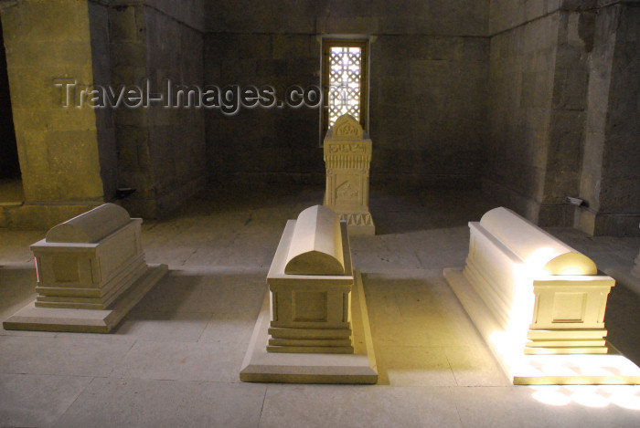 azer385: Azerbaijan - Baku: tombs - Shirvanshah or Shirvan Shah's palace / Shirvanshahlar sarayi - UNESCO listed - photo by Miguel Torres - (c) Travel-Images.com - Stock Photography agency - Image Bank