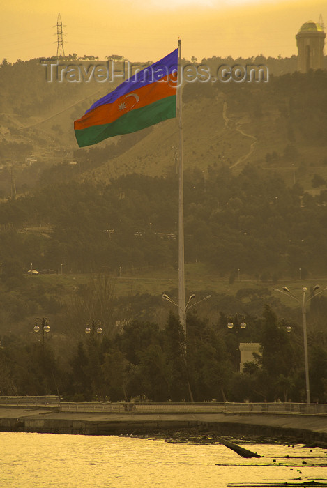 azer392: Azerbaijan - Baku: Azerbaijani flag and Baku bay - sunset (photo by Miguel Torres) - (c) Travel-Images.com - Stock Photography agency - Image Bank