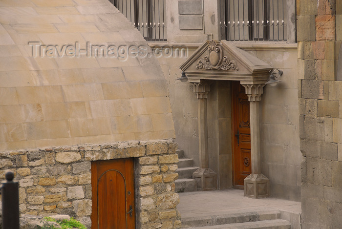 azer396: Azerbaijan - Baku: old town - rhetorical porch - Icheri Sheher - inner city - photo by Miguel Torres - (c) Travel-Images.com - Stock Photography agency - Image Bank