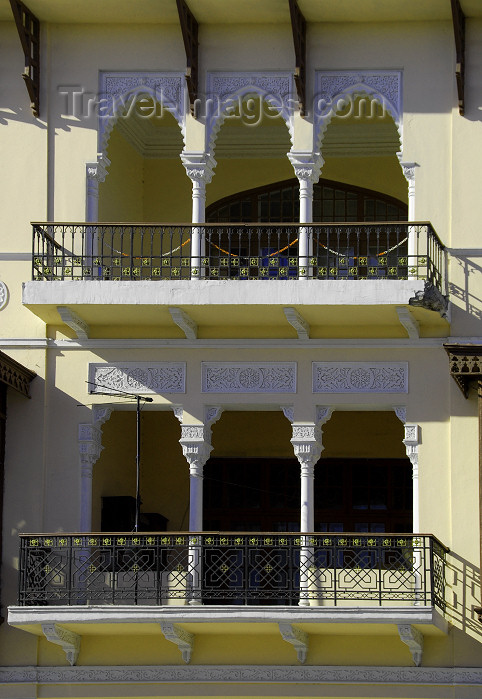 azer405: Azerbaijan - Baku: local architecture - balconies - photo by Miguel Torres - (c) Travel-Images.com - Stock Photography agency - Image Bank