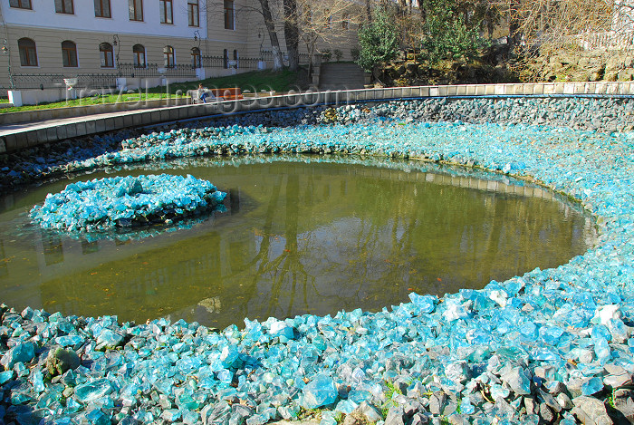 azer410: Azerbaijan - Baku: fountain with glass shards - near the philharmonic - photo by Miguel Torres - (c) Travel-Images.com - Stock Photography agency - Image Bank