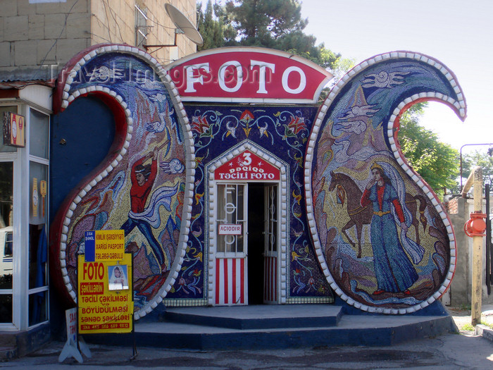 azer416: Ganca / Ganja - Azerbaijan: exuberant photo shop - photo by F.MacLachlan - (c) Travel-Images.com - Stock Photography agency - Image Bank