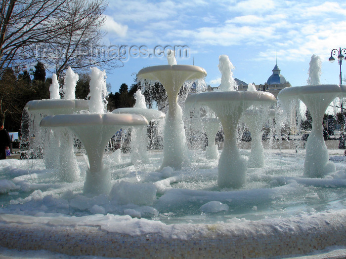 azer425: Baku - Azerbaijan: frozen fountain opposite the Puppet Theatre, near the bottom of Sony Shop street - photo by F.MacLachlan - (c) Travel-Images.com - Stock Photography agency - Image Bank