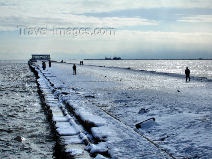 azer426: Baku - Azerbaijan: long pier covered in ice and snow - Caspian Sea - photo by F.MacLachlan - (c) Travel-Images.com - Stock Photography agency - Image Bank