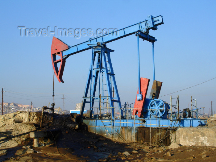 azer427: Baku - Azerbaijan: nodding donkey pumpjack near the harbour, below Bibi Heybat Mosque - photo by F.MacLachlan - (c) Travel-Images.com - Stock Photography agency - Image Bank