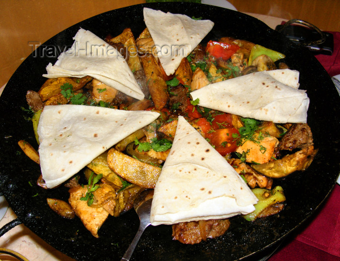 azer430: Baku - Azerbaijan: lamb and chicken saj with lavash - Azerbaijani cuisine - food - photo by N.Mahmudova - (c) Travel-Images.com - Stock Photography agency - Image Bank