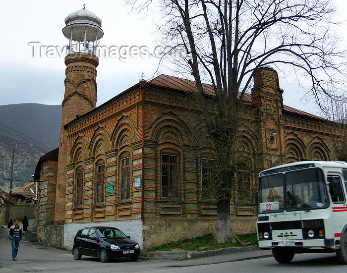 azer431: Sheki / Shaki - Azerbaijan: Omar Efendi mosque - red brick building - photo by N.Mahmudova - (c) Travel-Images.com - Stock Photography agency - Image Bank