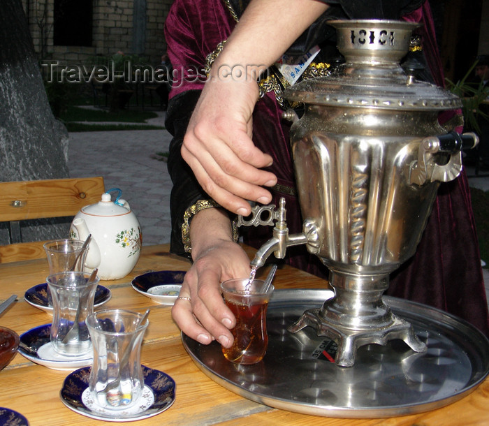 azer437: Sheki / Shaki - Azerbaijan: serving tea, Azeri style - armud glasses and samovar - photo by N.Mahmudova - (c) Travel-Images.com - Stock Photography agency - Image Bank