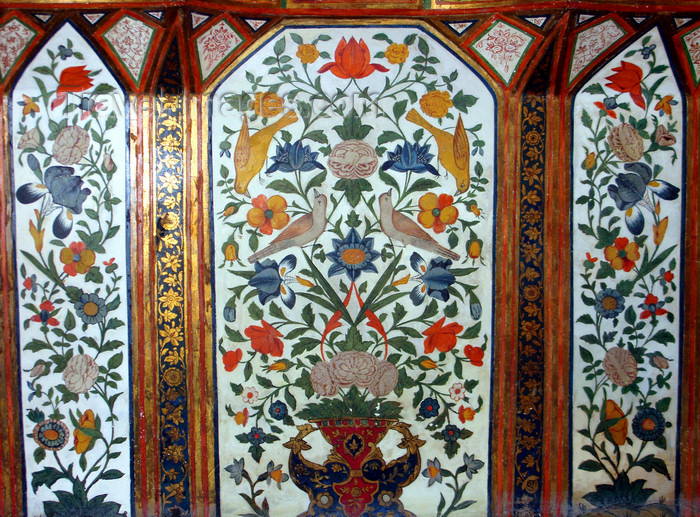 azer454: Sheki / Shaki - Azerbaijan: Sheki Khans' palace - Khansarai - panel with birds and flowers - photo by N.Mahmudova - (c) Travel-Images.com - Stock Photography agency - Image Bank