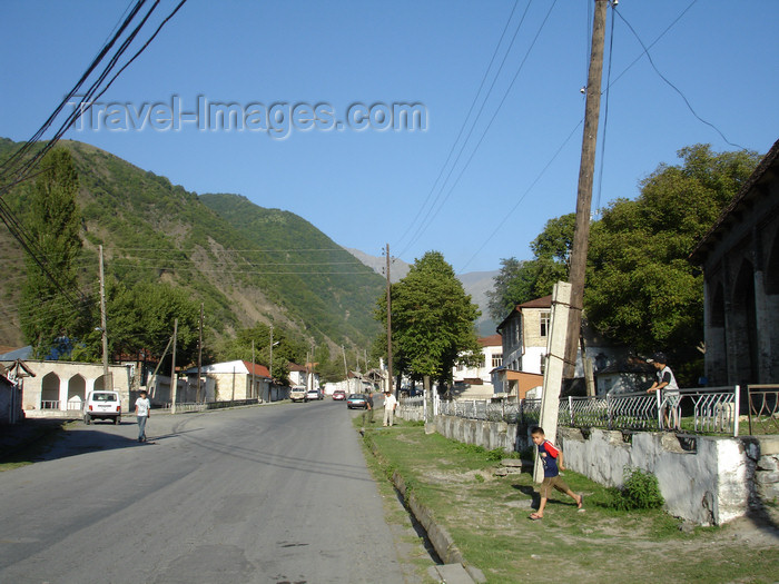 azer472: Azerbaijan - Ilisu - street scene - photo by F.MacLachlan - (c) Travel-Images.com - Stock Photography agency - Image Bank