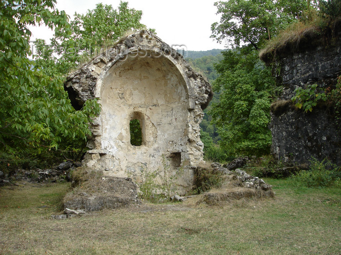 azer476: Azerbaijan - Lekit - Yeddi Kilisa - seven churches - apse - ruins of the  monastic complex - photo by F.MacLachlan - (c) Travel-Images.com - Stock Photography agency - Image Bank