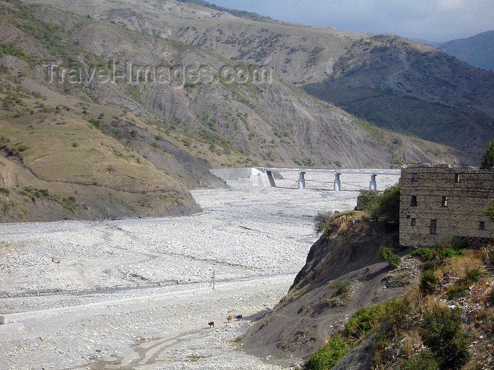 azer497: Lahic / Lahij, Ismailly Rayon, Azerbaijan: bridge to nowhere - Girdimanchai river gorge - photo by F.MacLachlan - (c) Travel-Images.com - Stock Photography agency - Image Bank