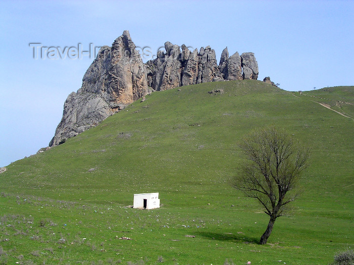 azer509: Siyazan rayon, Azerbaijan: Besh Barmak / Bashbarmag - the Five Finger mountain - crag - near Namazkah - photo by G.Monssen - (c) Travel-Images.com - Stock Photography agency - Image Bank