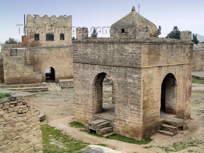 azer512: Surakhany - Absheron peninsula, Azerbaijan: Ateshgah fire temple - inner courtyard - Hindu or Zoroastrian, depending on the authors - photo by G.Monssen - (c) Travel-Images.com - Stock Photography agency - Image Bank