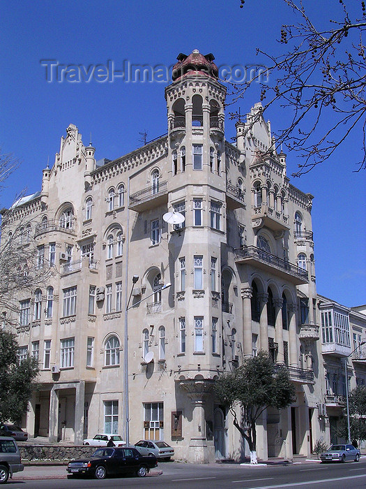 azer530: Baku, Azerbaijan: Gadjinskii house - Issa-bey Hajinski Residence - Neftchilar av. - Charles de Gaulle stayed here 1944 - photo by G.Monssen - (c) Travel-Images.com - Stock Photography agency - Image Bank