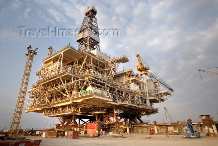 azer534: Caspian sea: Deep Water Guneshli Platform - Azeri-Chirag-Guneshli (ACG) oil field - photo by J.Fitzpatrick - (c) Travel-Images.com - Stock Photography agency - Image Bank