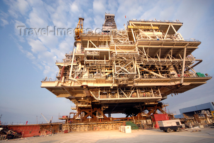 azer535: Caspian sea: Deep Water Guneshli Platform - side view - Azeri-Chirag-Guneshli (ACG) oil field - photo by J.Fitzpatrick - (c) Travel-Images.com - Stock Photography agency - Image Bank