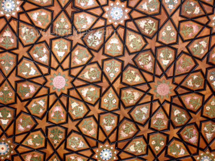 azer561: Sheki / Shaki - Azerbaijan: Sheki Khans' palace - stars and flowers depicted in the ceiling panels - Khansarai - photo by N.Mahmudova - (c) Travel-Images.com - Stock Photography agency - Image Bank