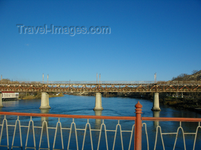 azer565: Mingechaur / Mingechevir - Azerbaijan: bridge over the Kura river - photo by N.Mahmudova - (c) Travel-Images.com - Stock Photography agency - Image Bank