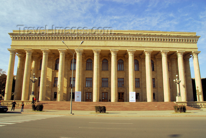 azer6: Azerbaijan - Baku: carpets museum - State Museum of Azerbaijan Carpet and Applied Art named after Latif Kerimov - Neftchiler Ave. - photo by M.Torres - (c) Travel-Images.com - Stock Photography agency - Image Bank