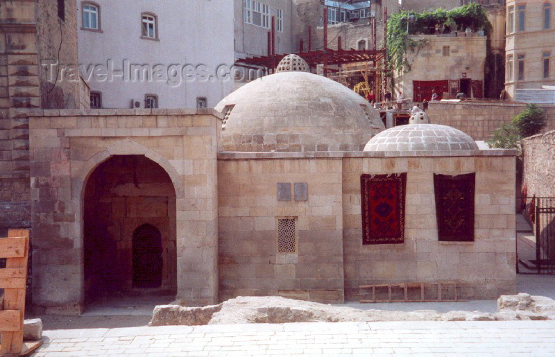 azer61: Azerbaijan - Baku: Turkish baths - selling Azerbaijani carpets - Hadji Haib baths - old town - photo by Miguel Torres - (c) Travel-Images.com - Stock Photography agency - Image Bank