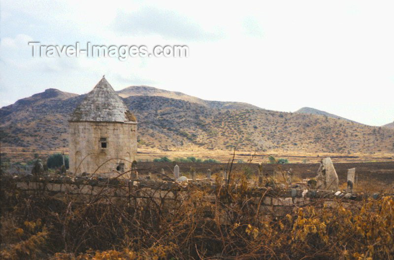 azer81: Azerbaijan - Agdam: abandoned Muslim cemetery (photo by Miguel Torres) - (c) Travel-Images.com - Stock Photography agency - Image Bank