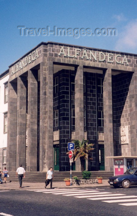 azores14: Azores - Ponta Delgada: Customs office - basalt in the entrance / Alfândega aduaneira - entrada em basalto - photo by M.Torres - (c) Travel-Images.com - Stock Photography agency - Image Bank