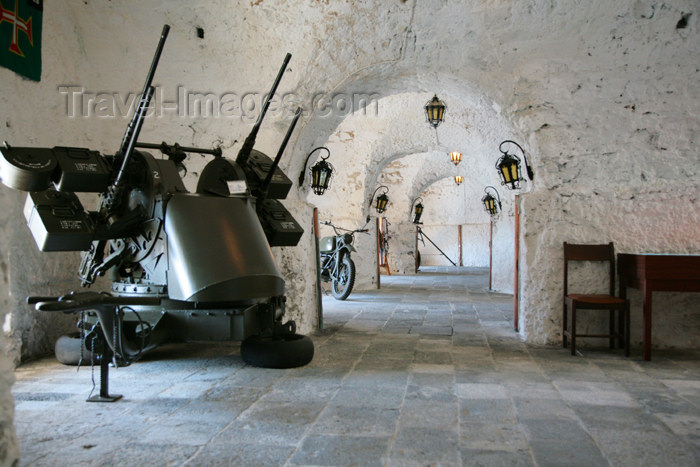 azores179: Azores / Açores - São Miguel - Ponta Delgada: St. Brás fort / forte de São Braz - arma anti-aerea - AA gun -photo by A.Stepanenko - (c) Travel-Images.com - Stock Photography agency - Image Bank