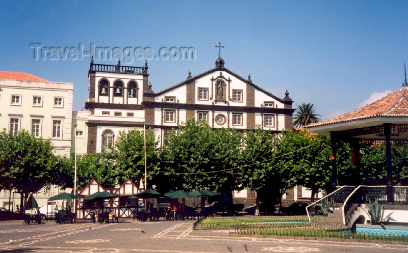 azores18: Azores - Portugal - Açores - Ponta Delgada: St. Joseph church / Igreja de são José na Praça 5 de Outubro (Convento Franciscano) - photo by M.Torres - (c) Travel-Images.com - Stock Photography agency - Image Bank