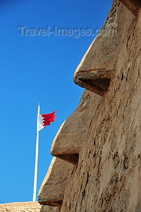 bahrain1: Arad, Muharraq Island, Bahrain: Arad Fort - these nose shaped openings in the upper part of the walls allowed marksmen to target enemy forces at close range - Bahraini flag - photo by M.Torres - (c) Travel-Images.com - Stock Photography agency - Image Bank