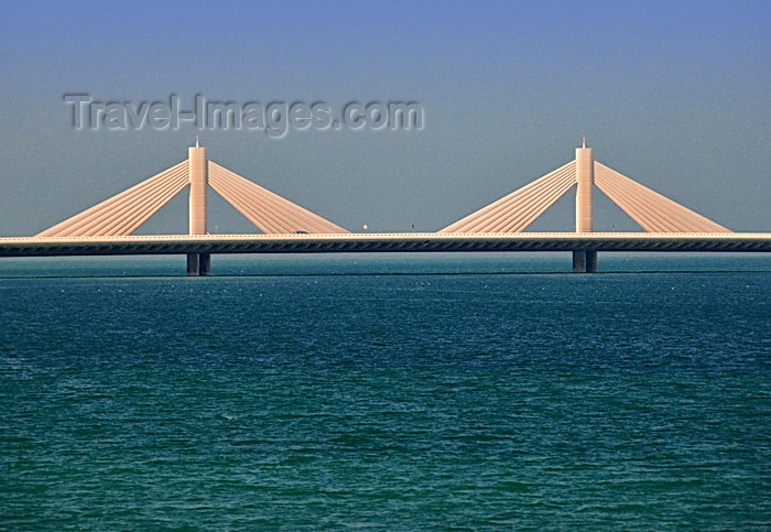 bahrain15: Manama, Bahrain: Sheikh Isa Bin Salman Causeway - connects Busaiteen to the Diplomatic Area, near Seef district - dual 3-lane causeway with a 260-m long cable-stayed bridge - photo by M.Torres - (c) Travel-Images.com - Stock Photography agency - Image Bank