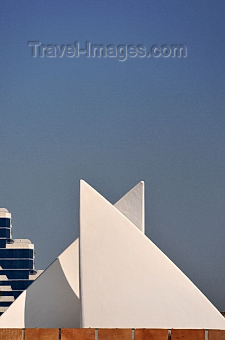 bahrain18: Manama, Bahrain: Sail Monument - marks the main eastern entrance to the capital Manama from Muharraq island - Sheikh Hamad Causeway - photo by M.Torres - (c) Travel-Images.com - Stock Photography agency - Image Bank