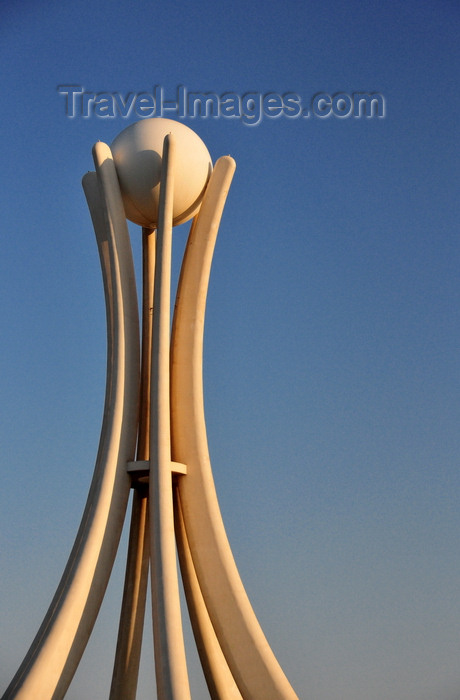 bahrain56: Manama, Bahrain: Pearl Monument - consists of six dhow sails and a pearl, symbolizing the six gulf countries united by pearl diving - demolished in 2011 following the Bahraini uprising - photo by M.Torres - (c) Travel-Images.com - Stock Photography agency - Image Bank