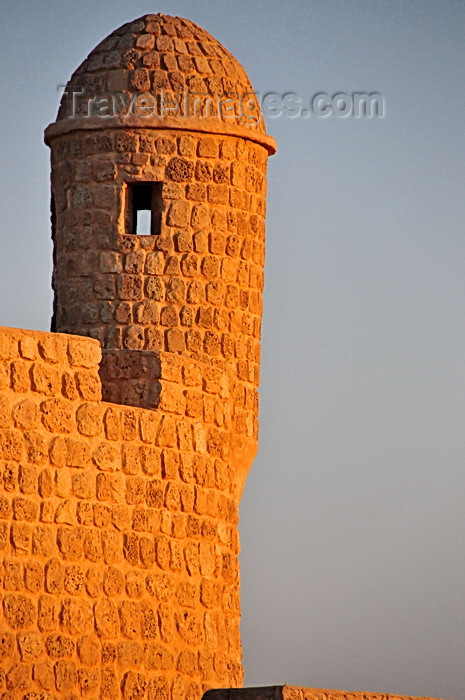 bahrain68: Manama, Bahrain: Portugal Fort - Qal'at al-Bahrain - Qal'at al Portugal - guerite - Portuguese military architecture - photo by M.Torres - (c) Travel-Images.com - Stock Photography agency - Image Bank