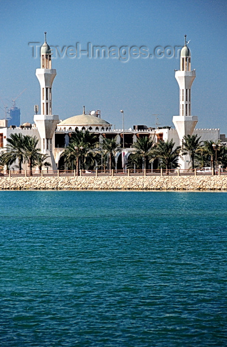 bahrain7: Muharraq, Muharraq Island, Bahrain: mosque by the water on Khalifa Al Kjabeer Highway - photo by M.Torres - (c) Travel-Images.com - Stock Photography agency - Image Bank